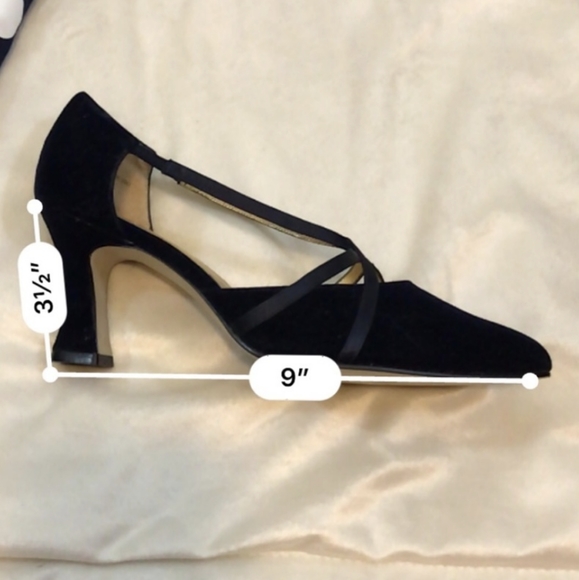 Vintage Velvet Heels - Picture 4 of 5